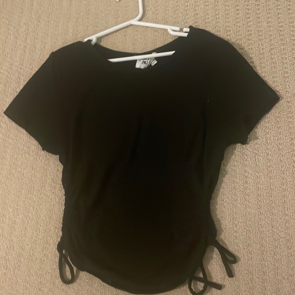 Princess Polly black tee! Fits like a US small